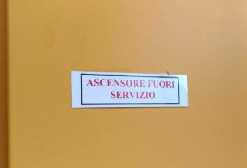 Ascensore rotto all'Asl di Pietravairano, Zinzi interroga De Luca